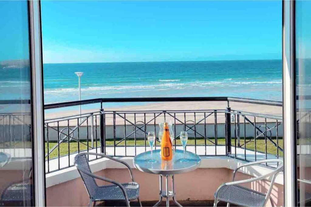 Luxurious Beach Front Apartment In ポートラッシュ エクステリア 写真